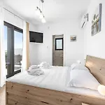 Villa In With Pool Near Rock Krnica