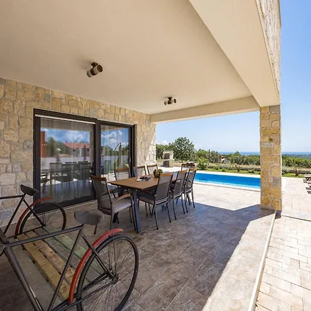 Villa In With Pool Near Rock *