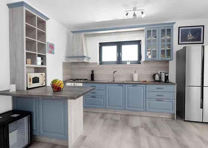 וילה In With Pool Near Rock קרניצה