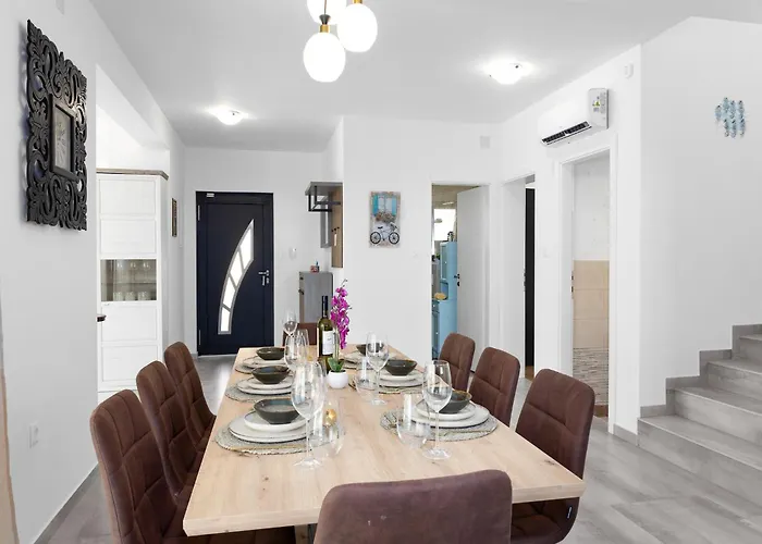 In With Pool Near Rock *