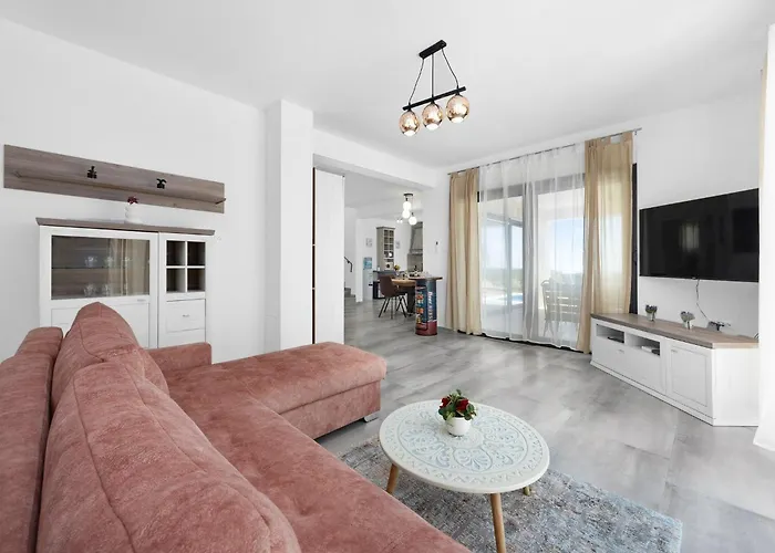 In With Pool Near Rock