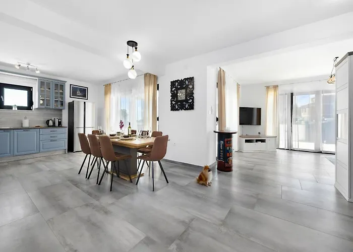 וילה In With Pool Near Rock *