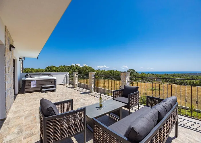 In With Pool Near Rock *