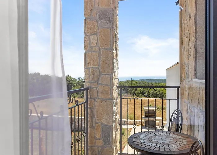 In With Pool Near Rock * קרניצה