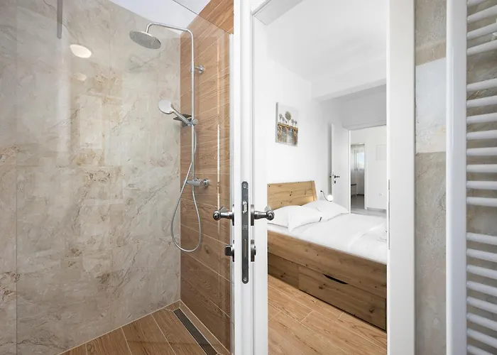 In With Pool Near Rock * קרניצה