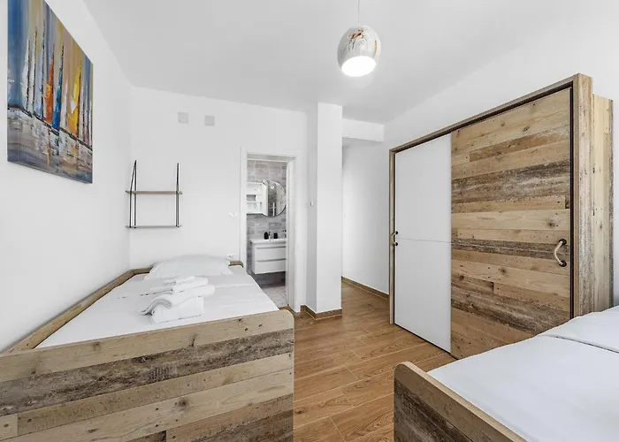 In With Pool Near Rock וילה *