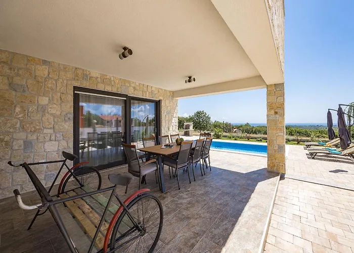 וילה In With Pool Near Rock *