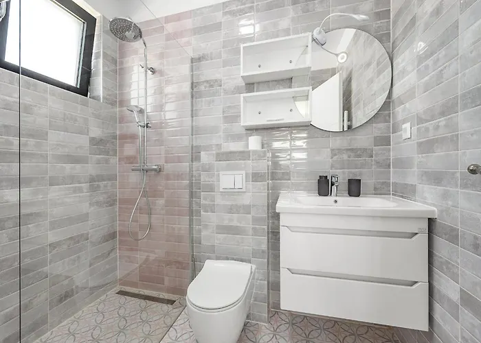 וילה In With Pool Near Rock